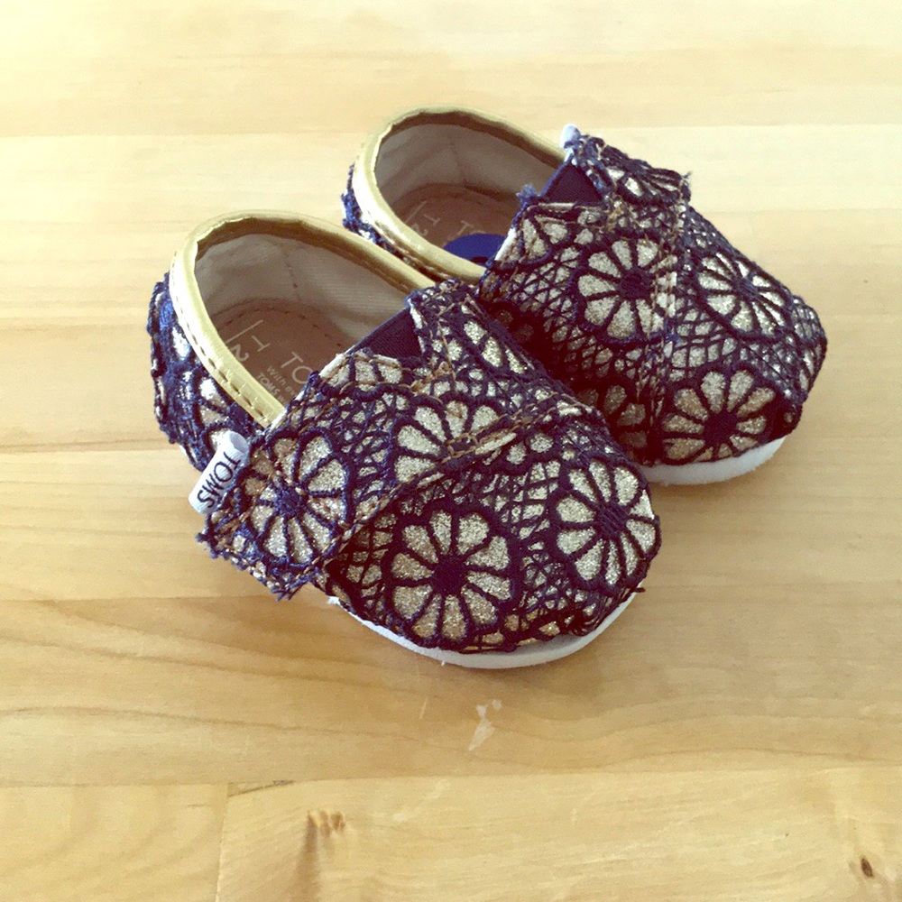 Infant Toms size 2 *brand new without tags*